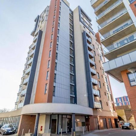 Lovely Luxury 1-Bed Apartment In Wembley London Exterior photo